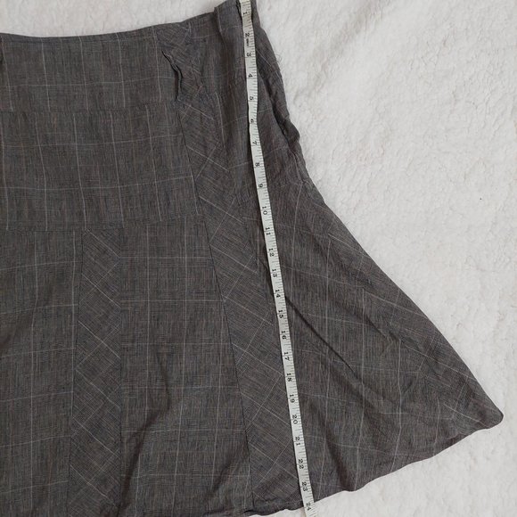 Grey plaid knee length skirt with matching belt - Picture 6 of 7